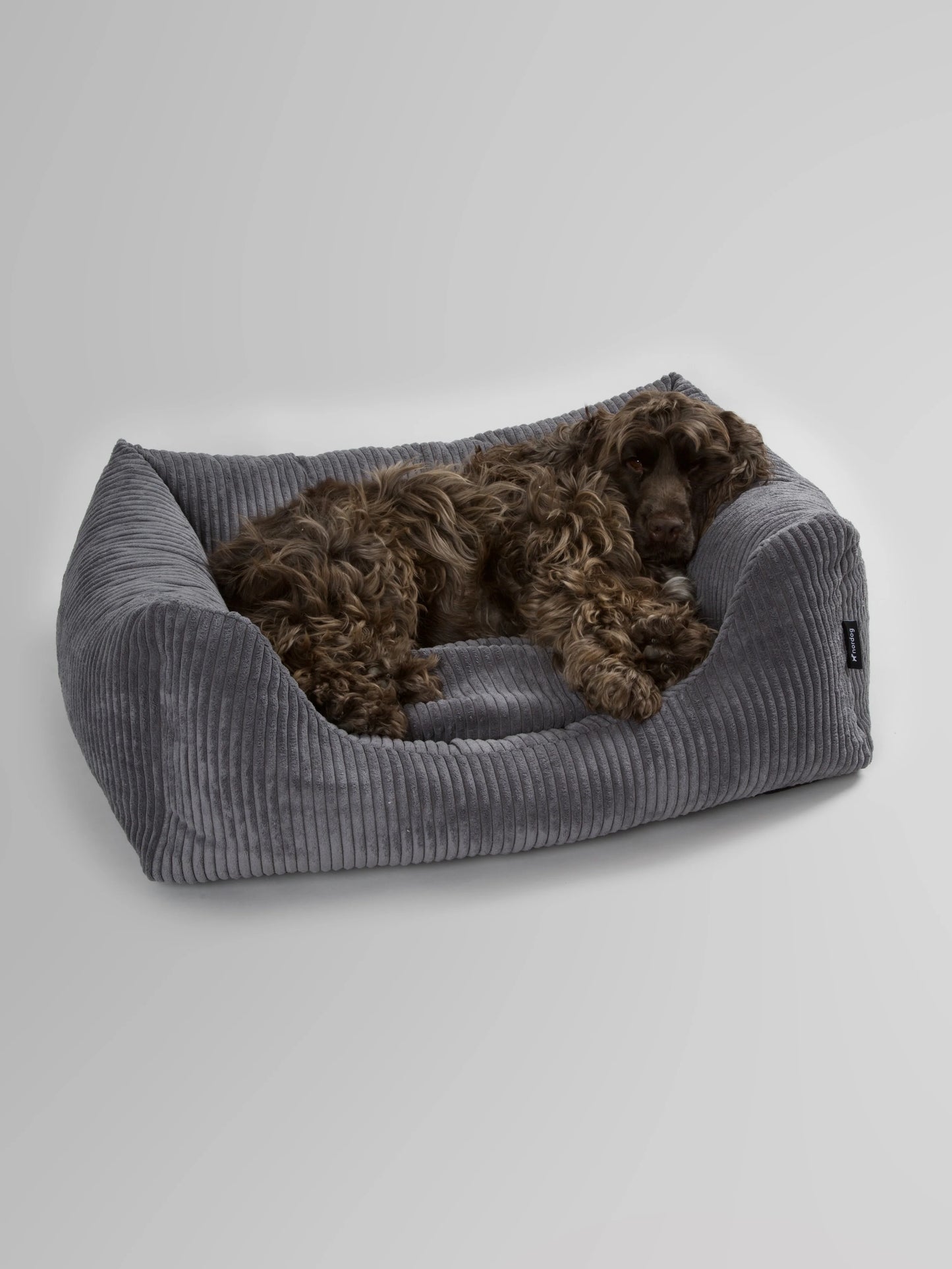 Grå fløjls hundekurv fra nordog i lækkert design.