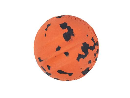 Hundebold fra Non-stop Dogwear i orange med sorte pletter – vises tæt på
