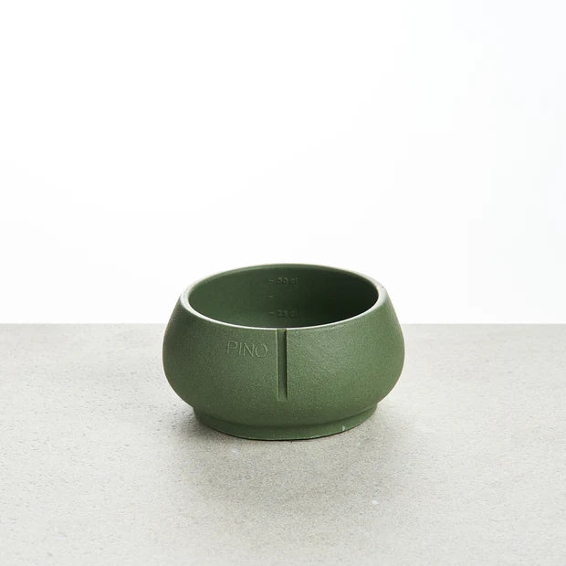 Long Ears Bowl hundeskål fra Pino i grøn – håndlavet og tung skål i Sandstone-materiale